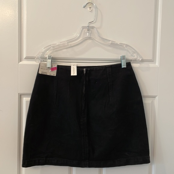 TopShop Black Embroidered Skirt. Size 6 - Picture 3 of 3